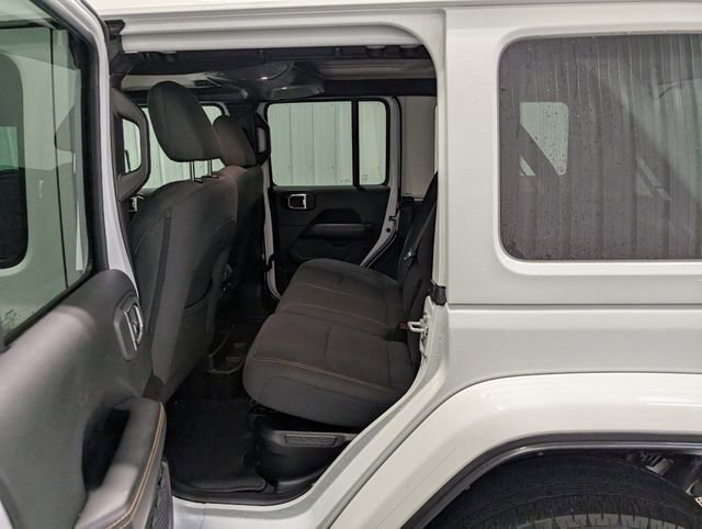 Used 2025 Jeep Wrangler Unlimited Sahara AWD/4WD image 9