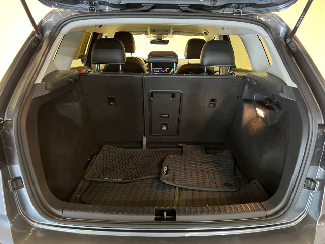 Used 2023 Volkswagen Taos SE FWD image 5