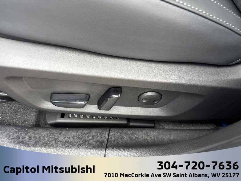 New 2025 Mitsubishi Outlander SE image 19