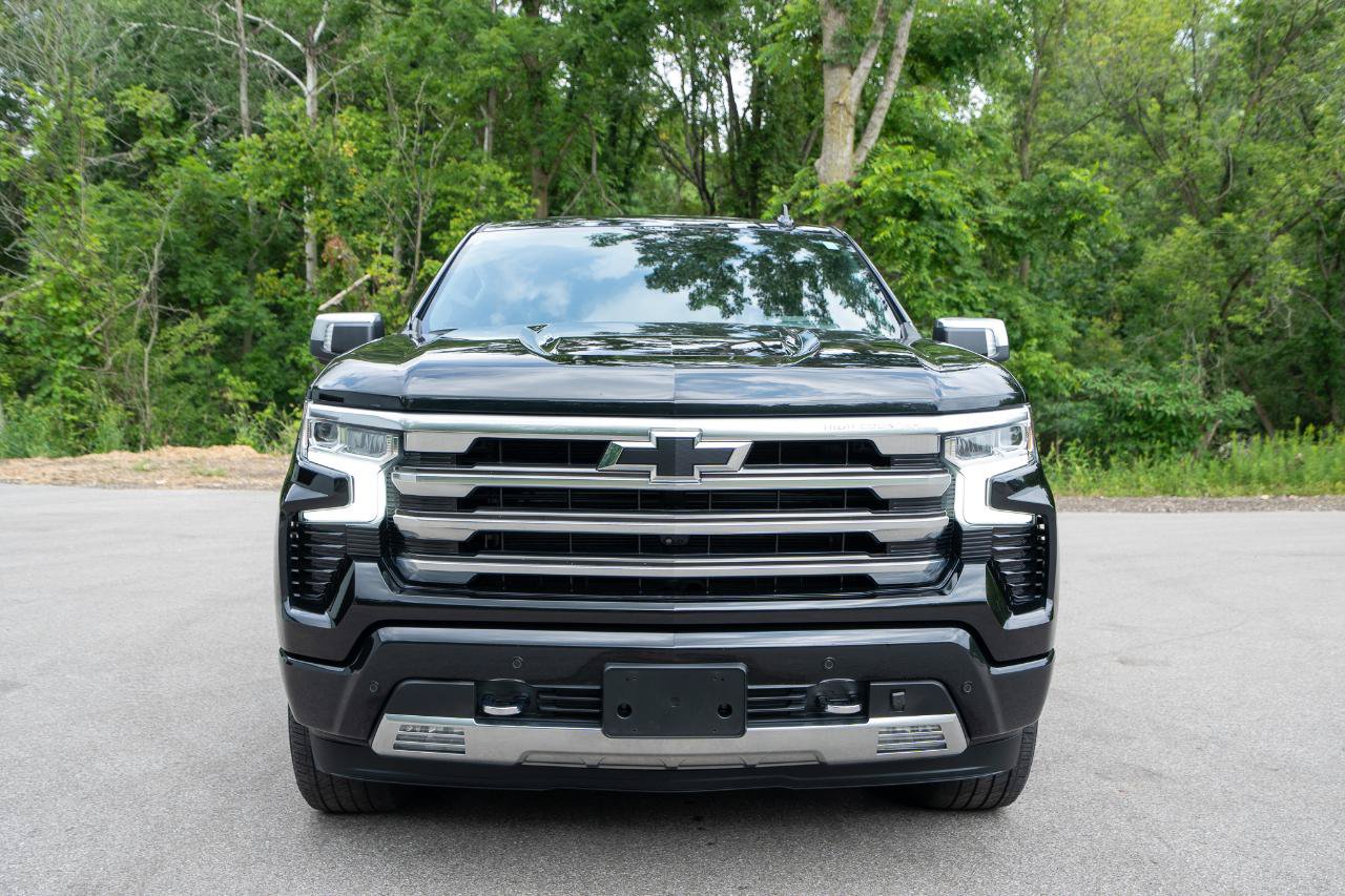 Used 2023 Chevrolet Silverado 1500 High Country w/ High Country Premium Package AWD/4WD image 8