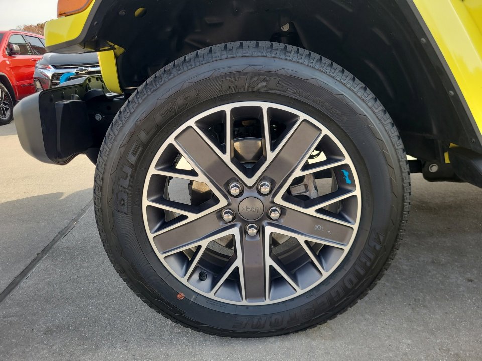 Used 2023 Jeep Wrangler Sahara w/ Cold Weather Group image 31