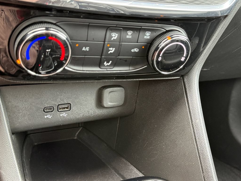 Used 2024 Buick Encore GX Sport Touring FWD image 35