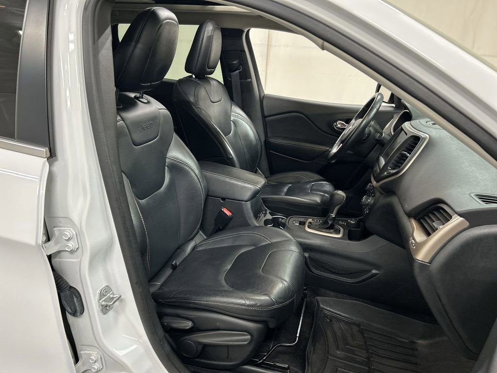 Used 2016 Jeep Cherokee Limited AWD/4WD image 24