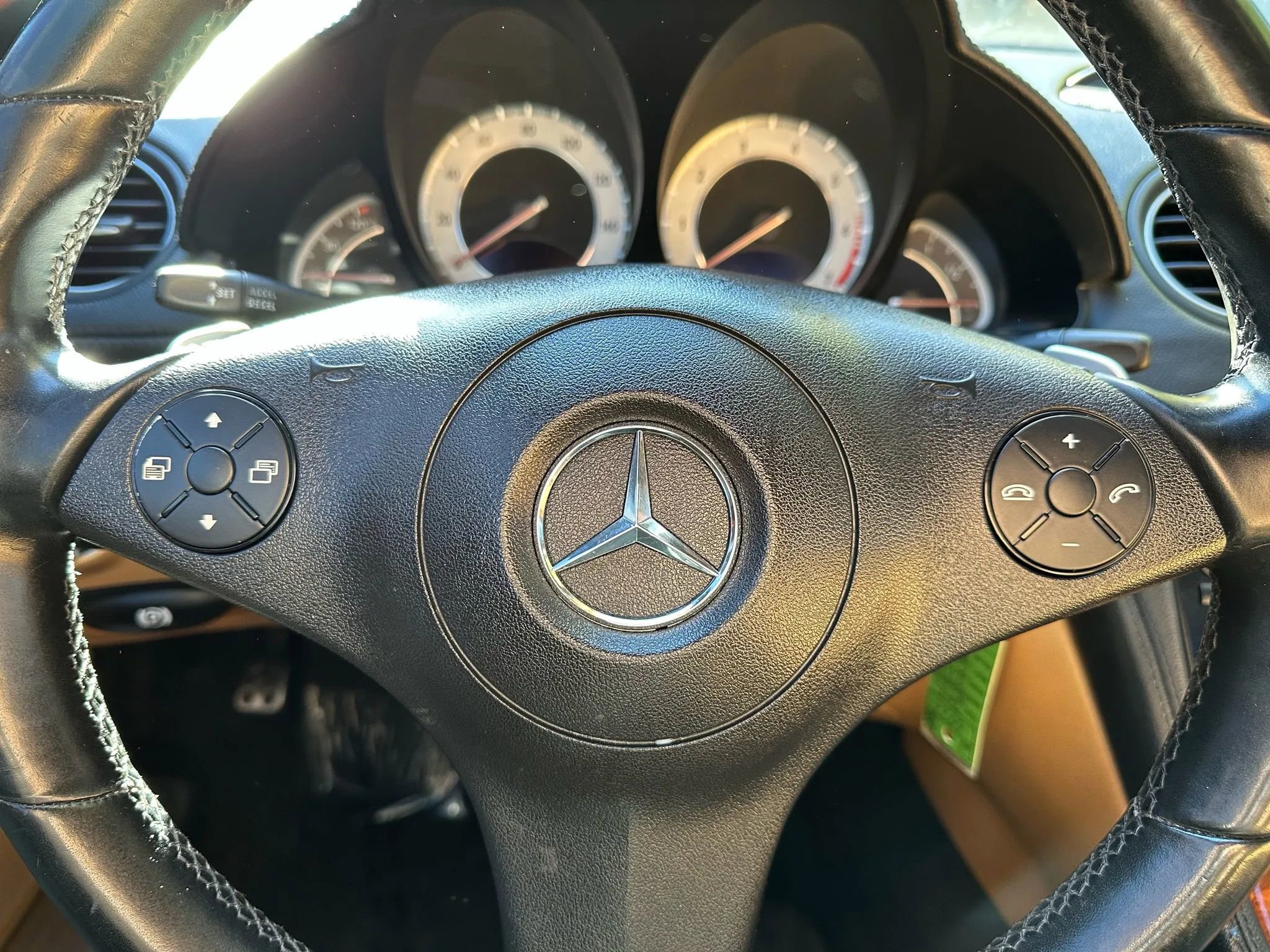 Used 2011 Mercedes-Benz SL 550 image 21