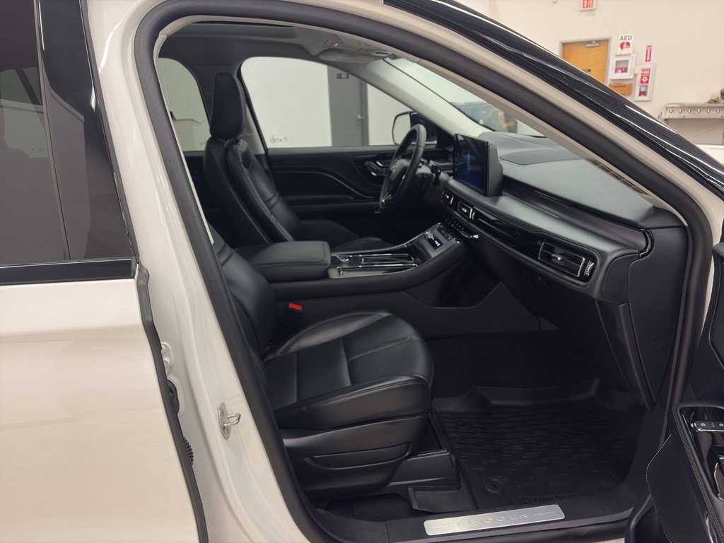 Used 2025 Lincoln Aviator AWD w/ Jet Appearance Package image 23