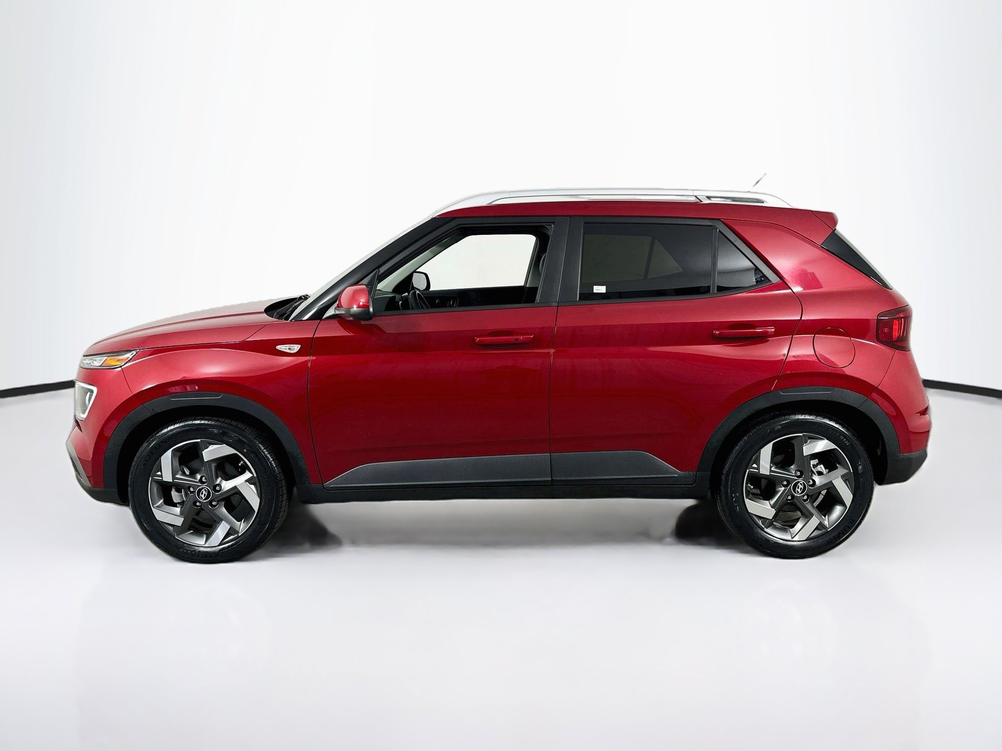 Used 2023 Hyundai Venue Limited w/ Cargo Package FWD image 8
