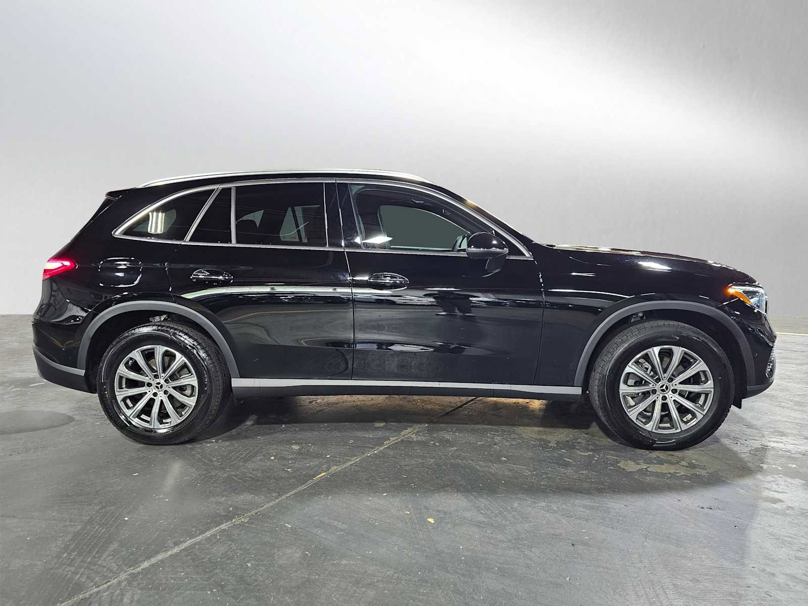 Used 2026 Mercedes-Benz GLC 300 4MATIC image 2