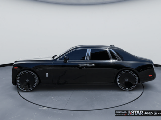 Used 2022 Rolls-Royce Phantom Sedan RWD image 8