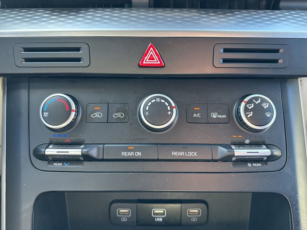 Used 2024 Kia Carnival LX image 24