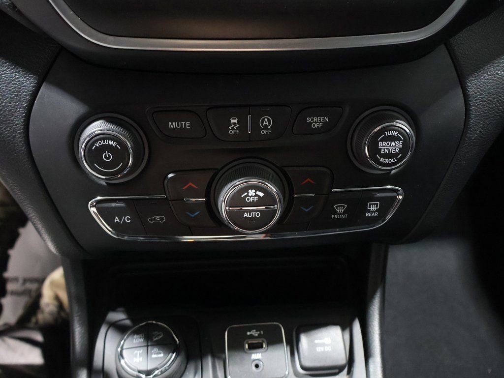 Used 2022 Jeep Cherokee Trailhawk w/ Comfort/Convenience Group image 28