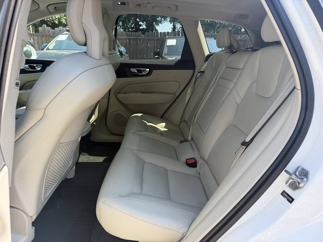 Used 2018 Volvo XC60 T5 Momentum w/ Convenience Package AWD/4WD image 11