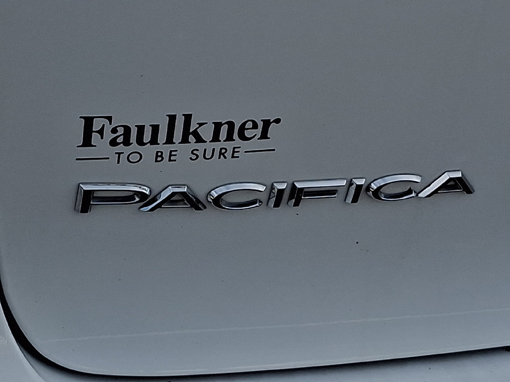 Used 2023 Chrysler Pacifica Touring-L FWD image 31