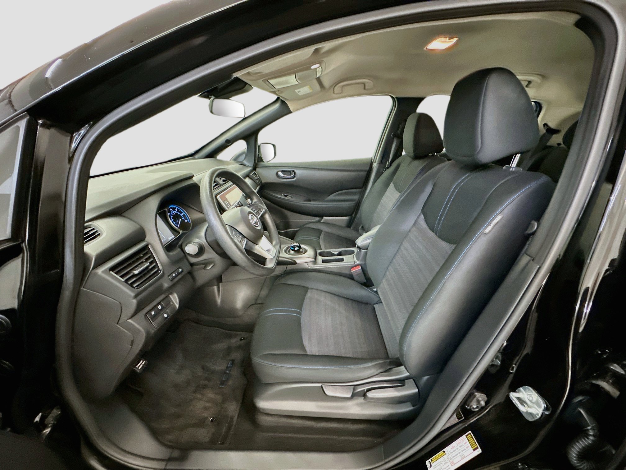 Used 2025 Nissan Leaf S FWD image 13