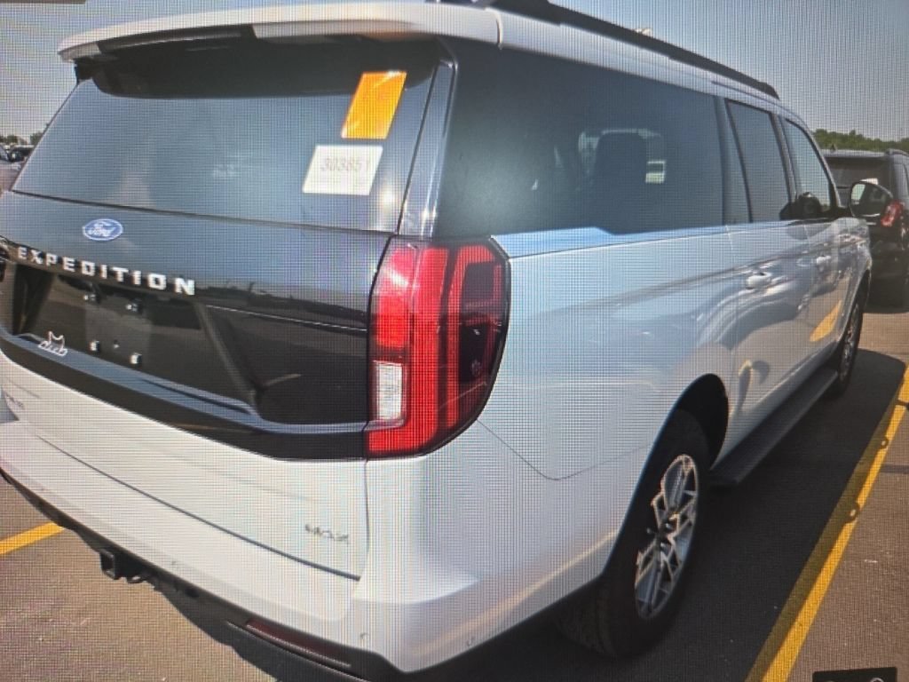 Used 2025 Ford Expedition Max Active AWD/4WD image 4