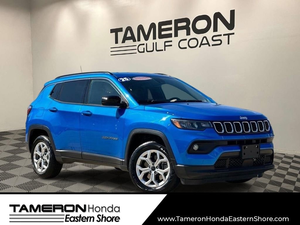 Used 2025 Jeep Compass Latitude image 1
