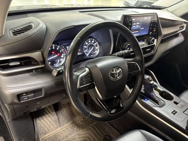 Used 2020 Toyota Highlander XLE FWD image 9