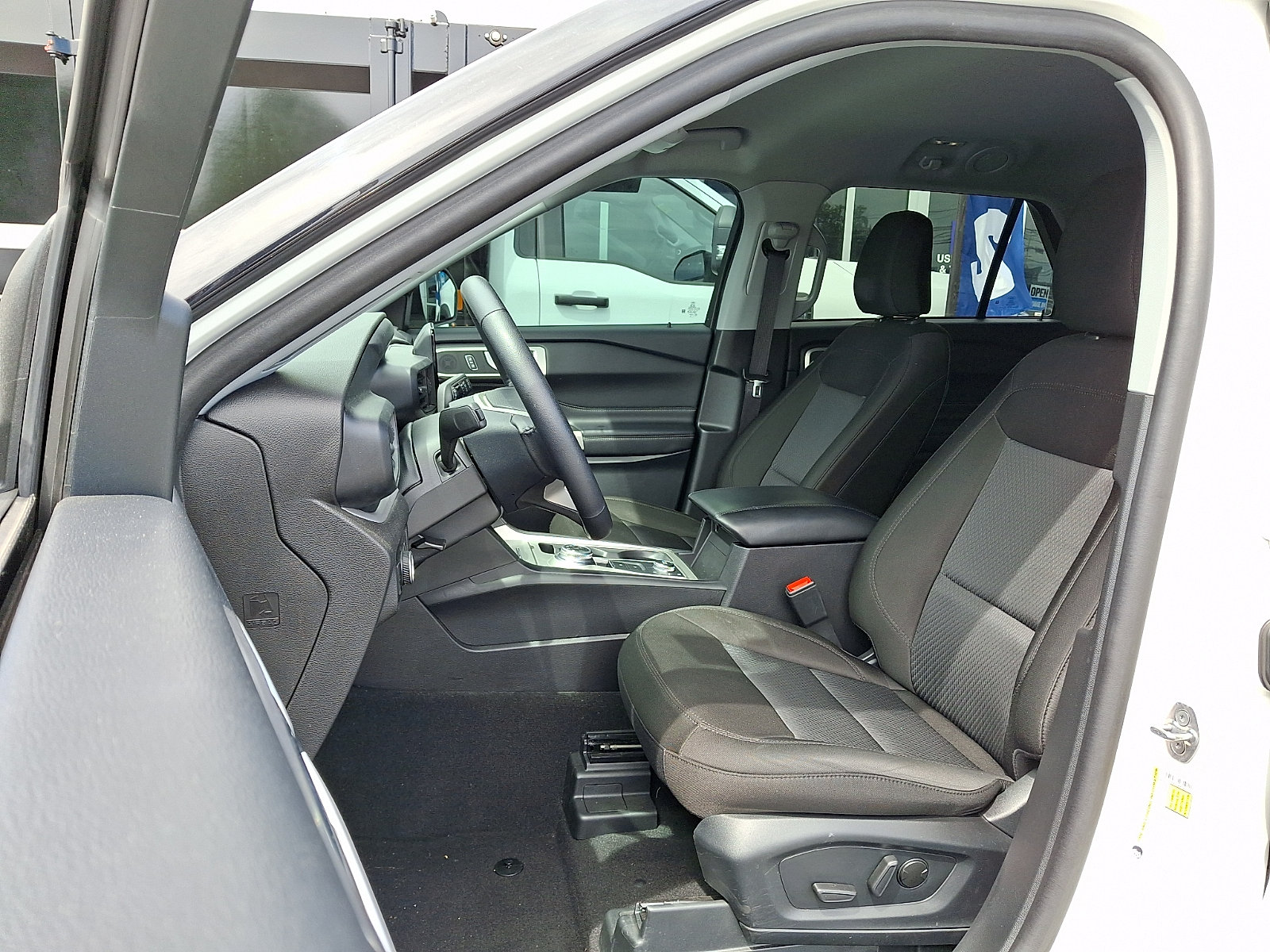 Certified 2024 Ford Explorer XLT AWD/4WD image 14