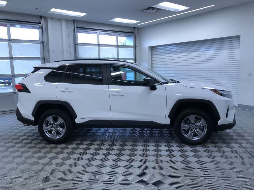 Used 2025 Toyota RAV4 LE AWD/4WD image 34