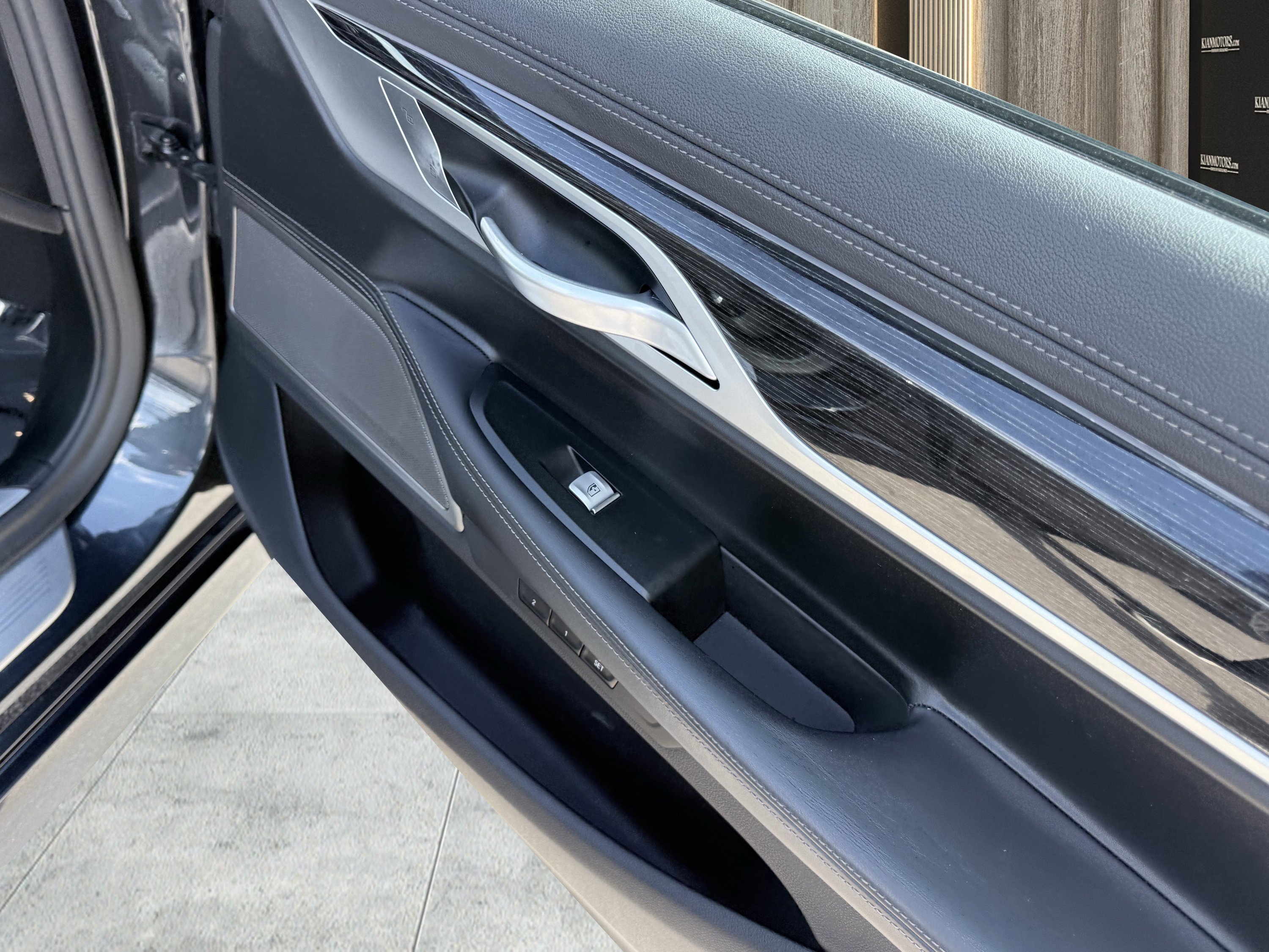 Used 2019 BMW 750i w/ M Sport Package image 76