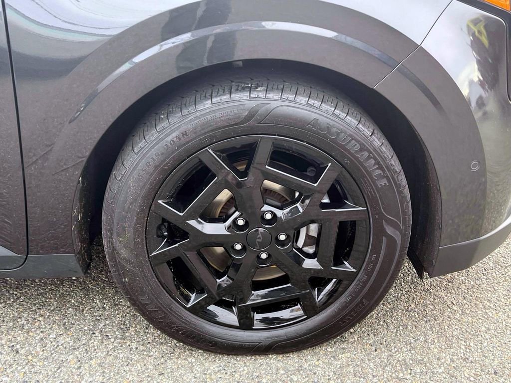 Used 2025 Kia Carnival SX Prestige image 10