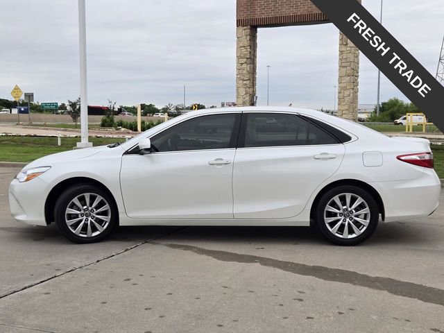 Used 2017 Toyota Camry XLE w/ Moonroof Package FWD image 3