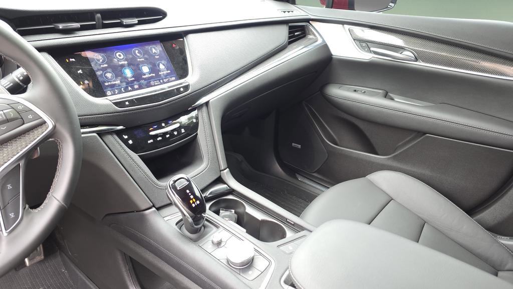 Certified 2025 Cadillac XT5 Sportv w/ Technology Package image 18