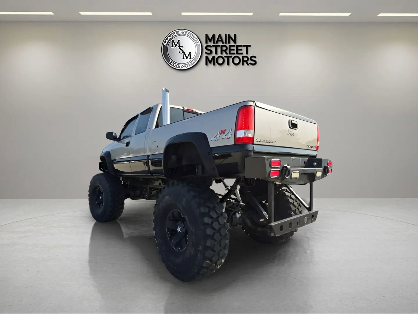 Used 2004 Chevrolet Silverado 2500 LT w/ Heavy-Duty Power Package AWD/4WD image 2