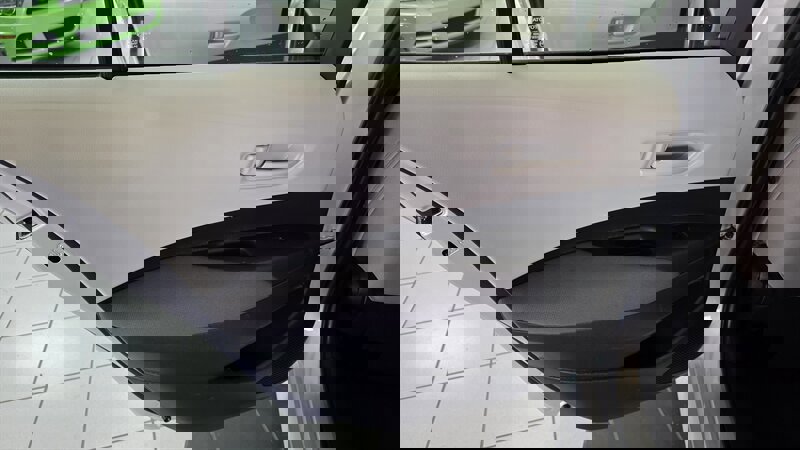 Used 2023 Toyota Corolla LE image 21