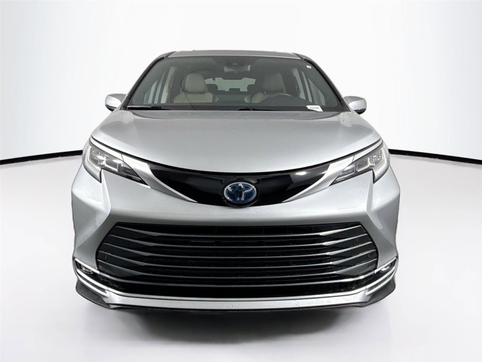 Certified 2023 Toyota Sienna Limited image 3