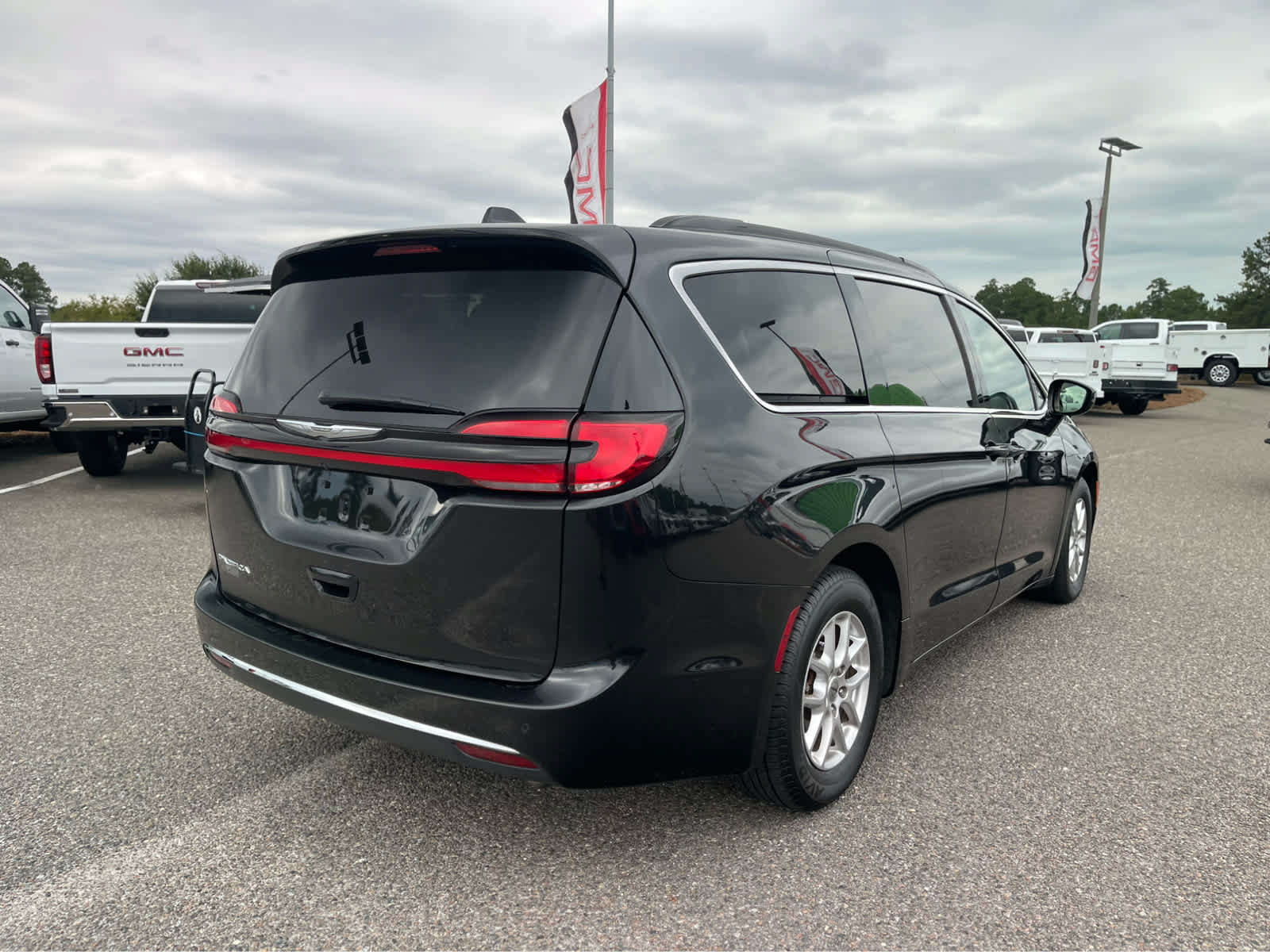 Used 2022 Chrysler Pacifica Touring-L FWD image 5