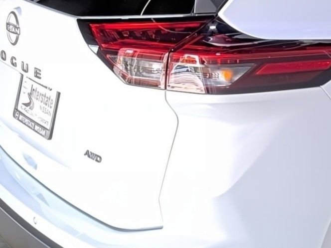 Certified 2025 Nissan Rogue S image 13