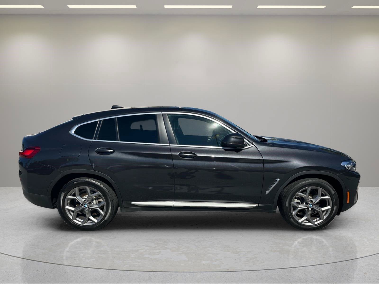 Used 2024 BMW X4 xDrive30i w/ Parking Assistance Package AWD/4WD image 10
