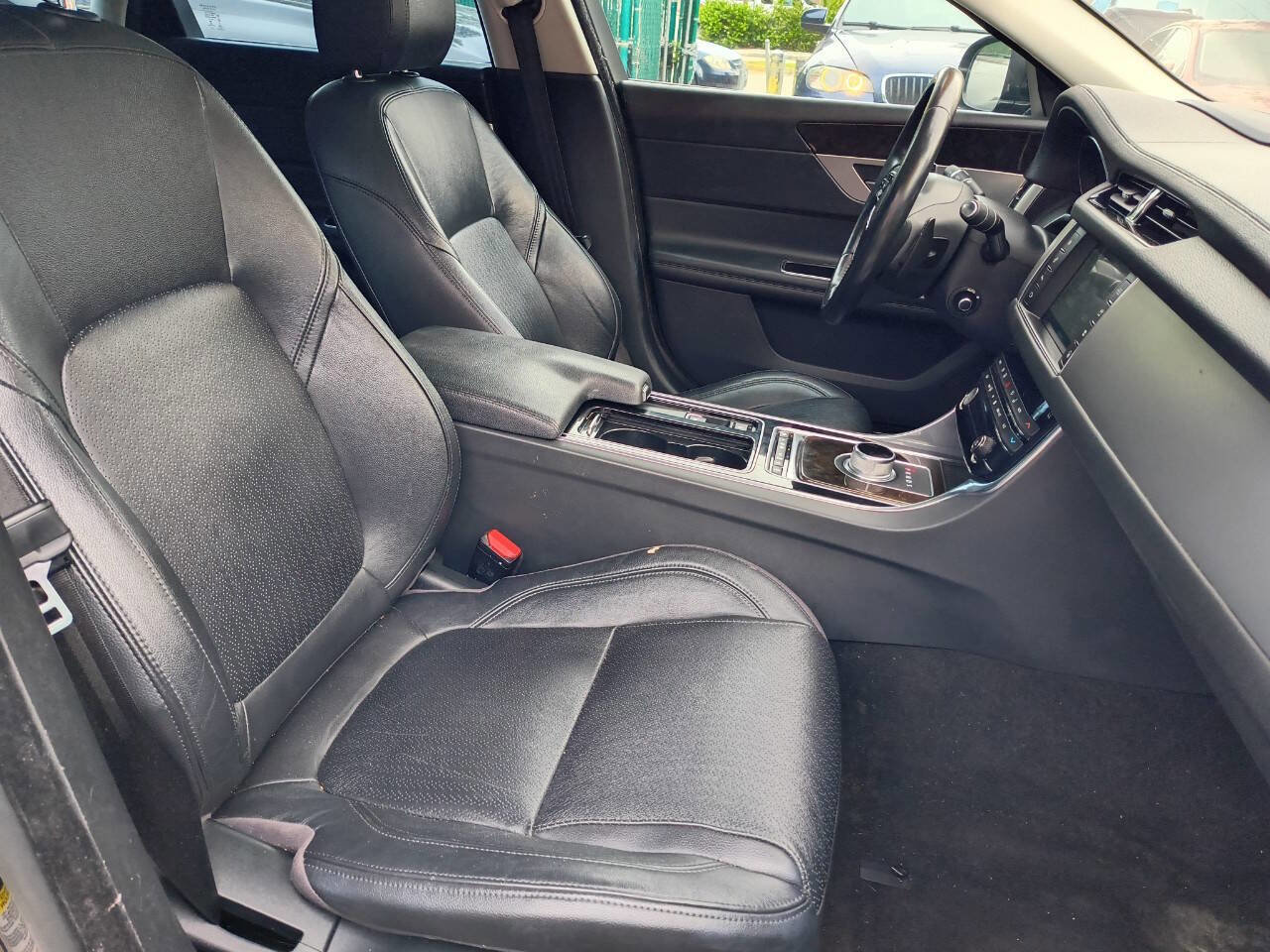 Used 2016 Jaguar XF Prestige AWD/4WD image 46