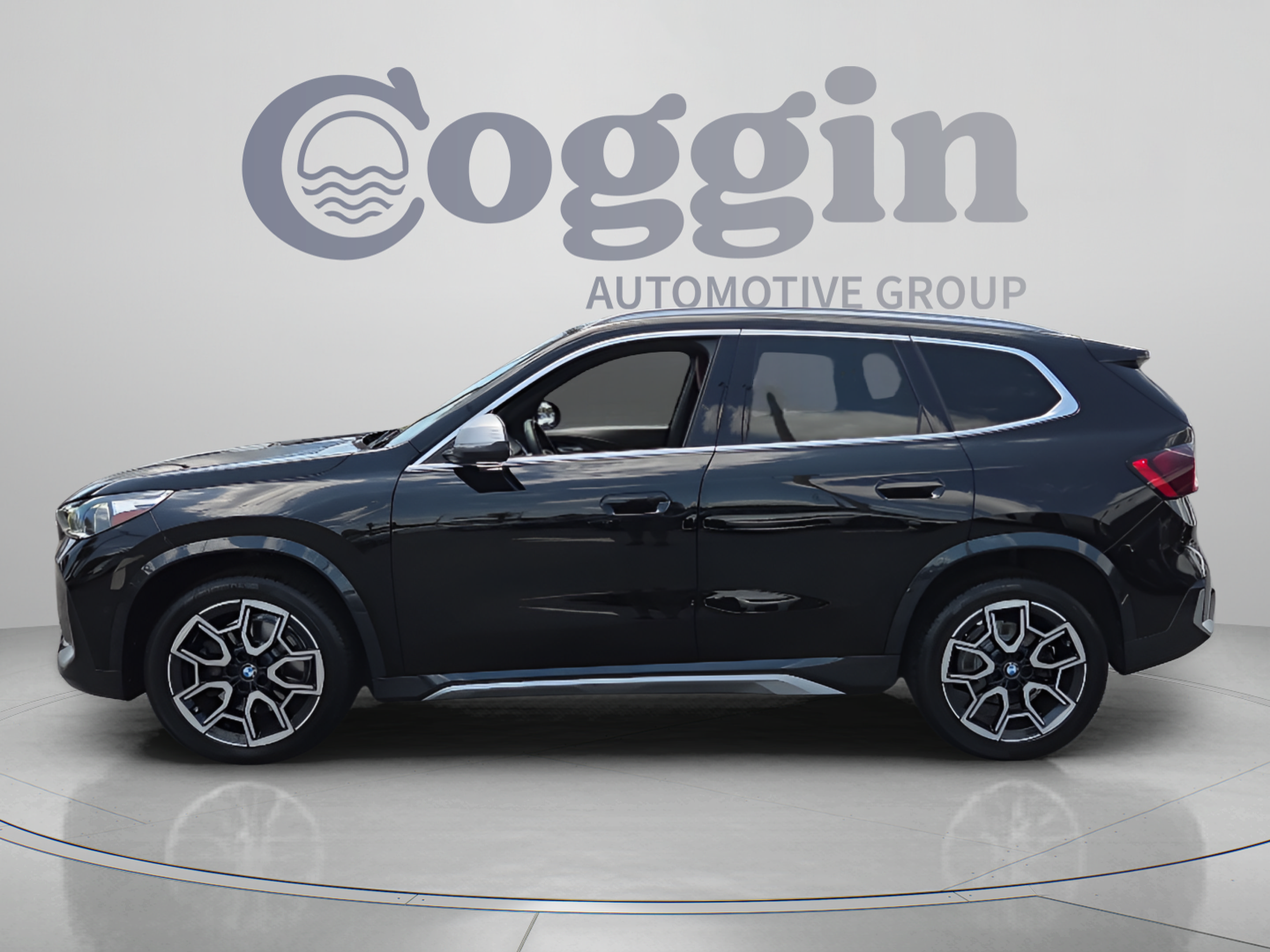 Used 2023 BMW X1 xDrive28i w/ Convenience Package AWD/4WD image 2