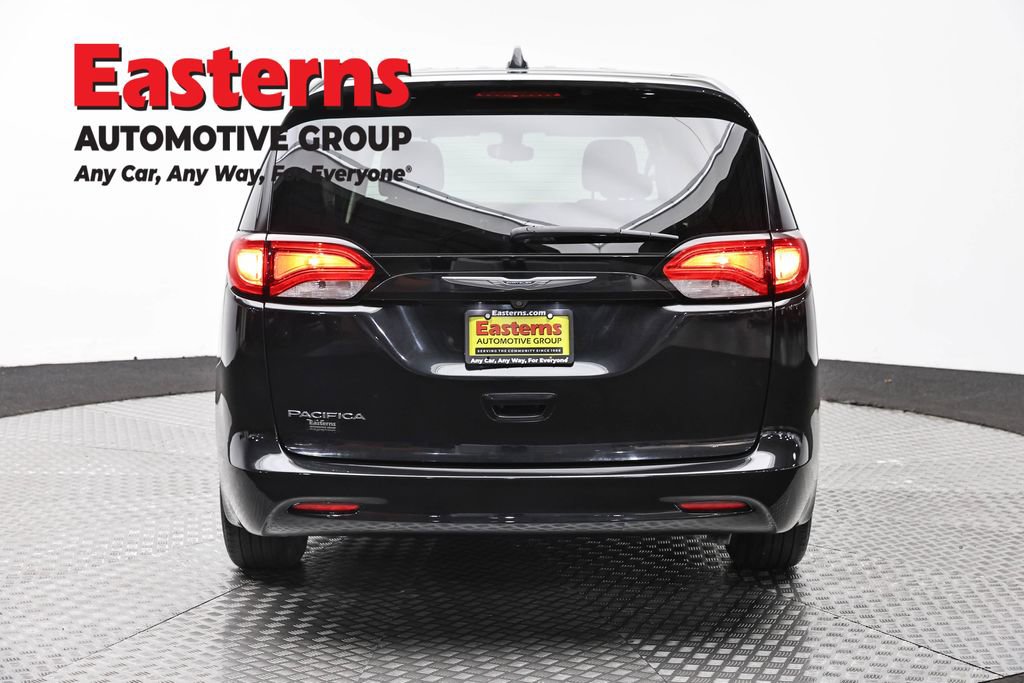 Used 2017 Chrysler Pacifica LX w/ Tire & Wheel Group FWD image 6
