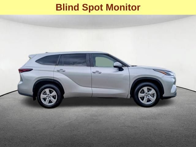 Certified 2024 Toyota Highlander LE AWD/4WD image 4