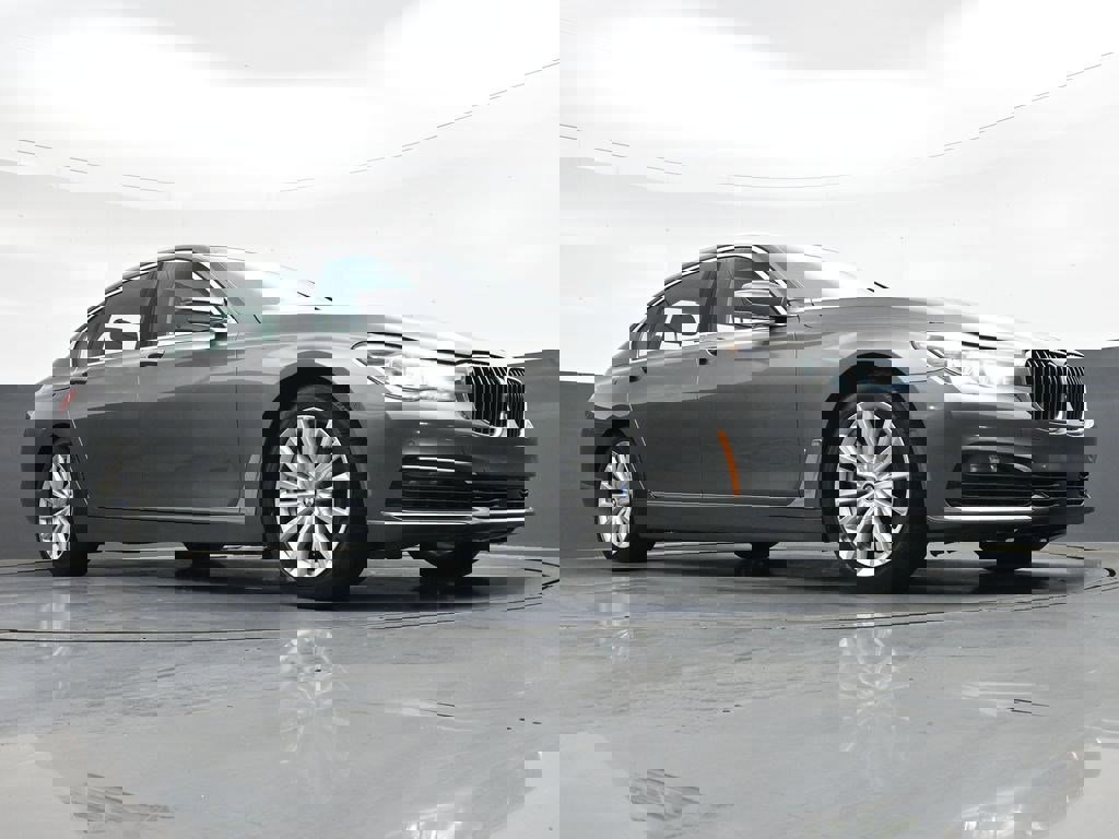 Used 2016 BMW 740i RWD image 31