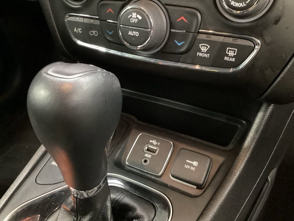 Used 2020 Jeep Cherokee Limited AWD/4WD image 24