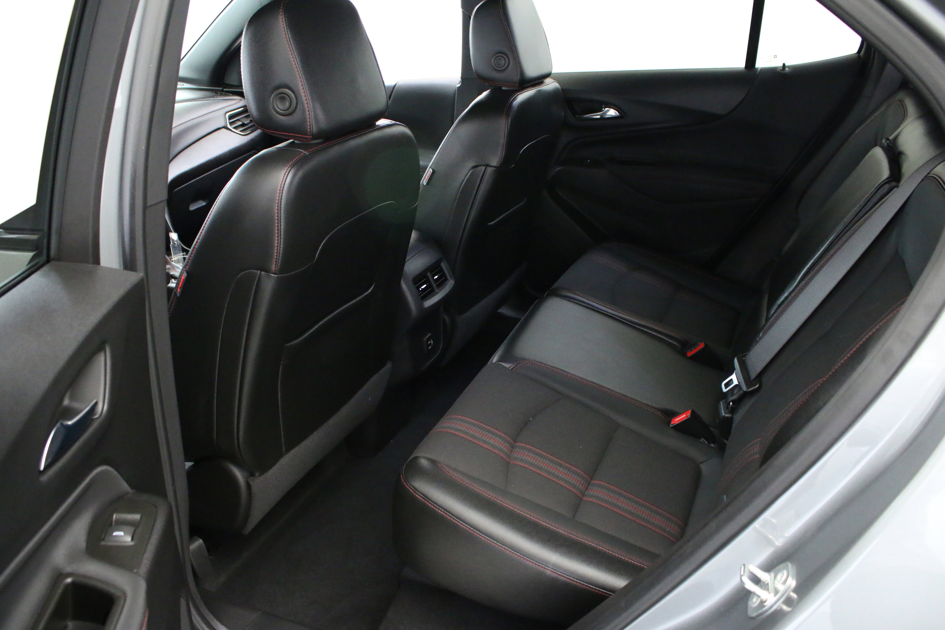 Used 2023 Chevrolet Equinox RS AWD/4WD image 27