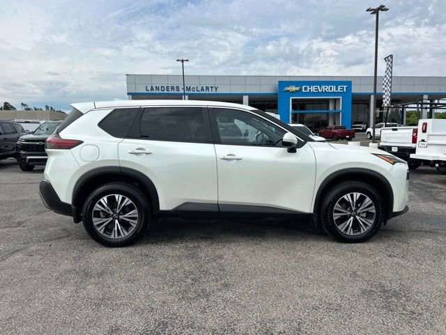 Used 2022 Nissan Rogue SV FWD image 2