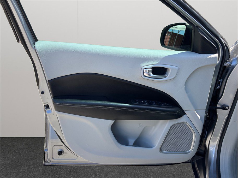 Used 2018 Jeep Compass Latitude w/ Popular Equipment Group image 16