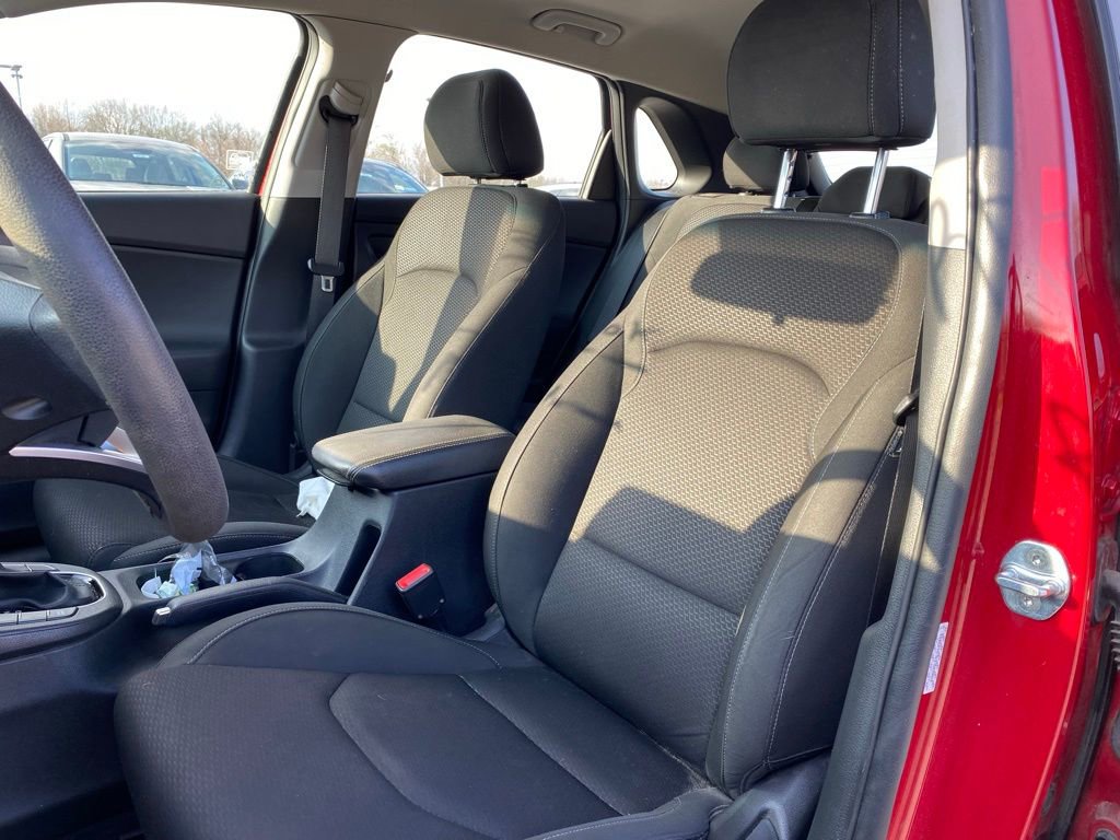 Used 2020 Hyundai Elantra GT image 14