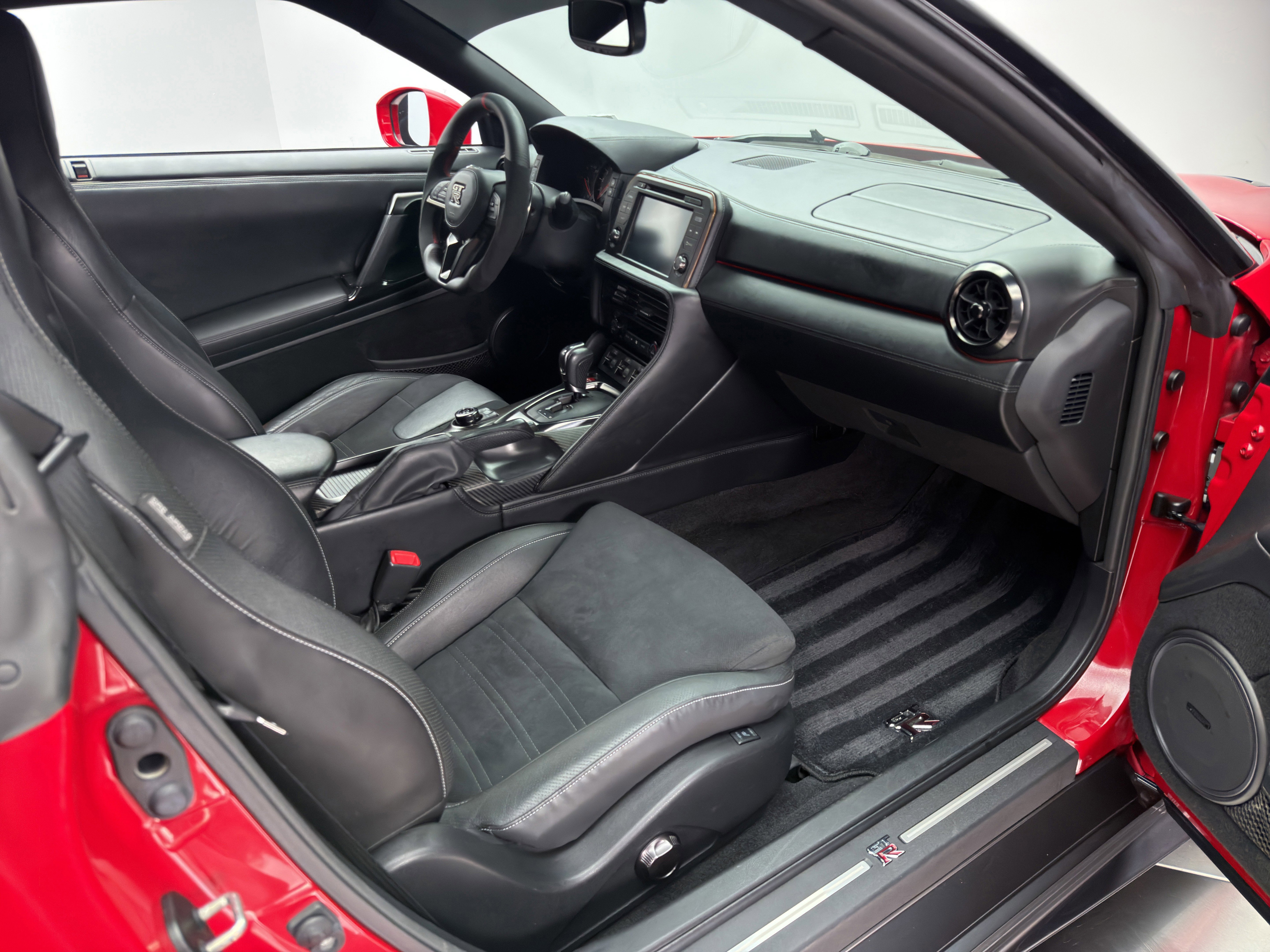 Used 2018 Nissan GT-R Premium AWD/4WD image 18
