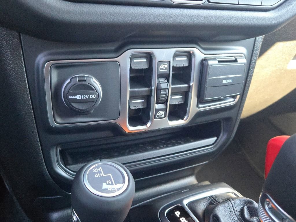 Used 2024 Jeep Wrangler Sahara w/ Safety Group image 28