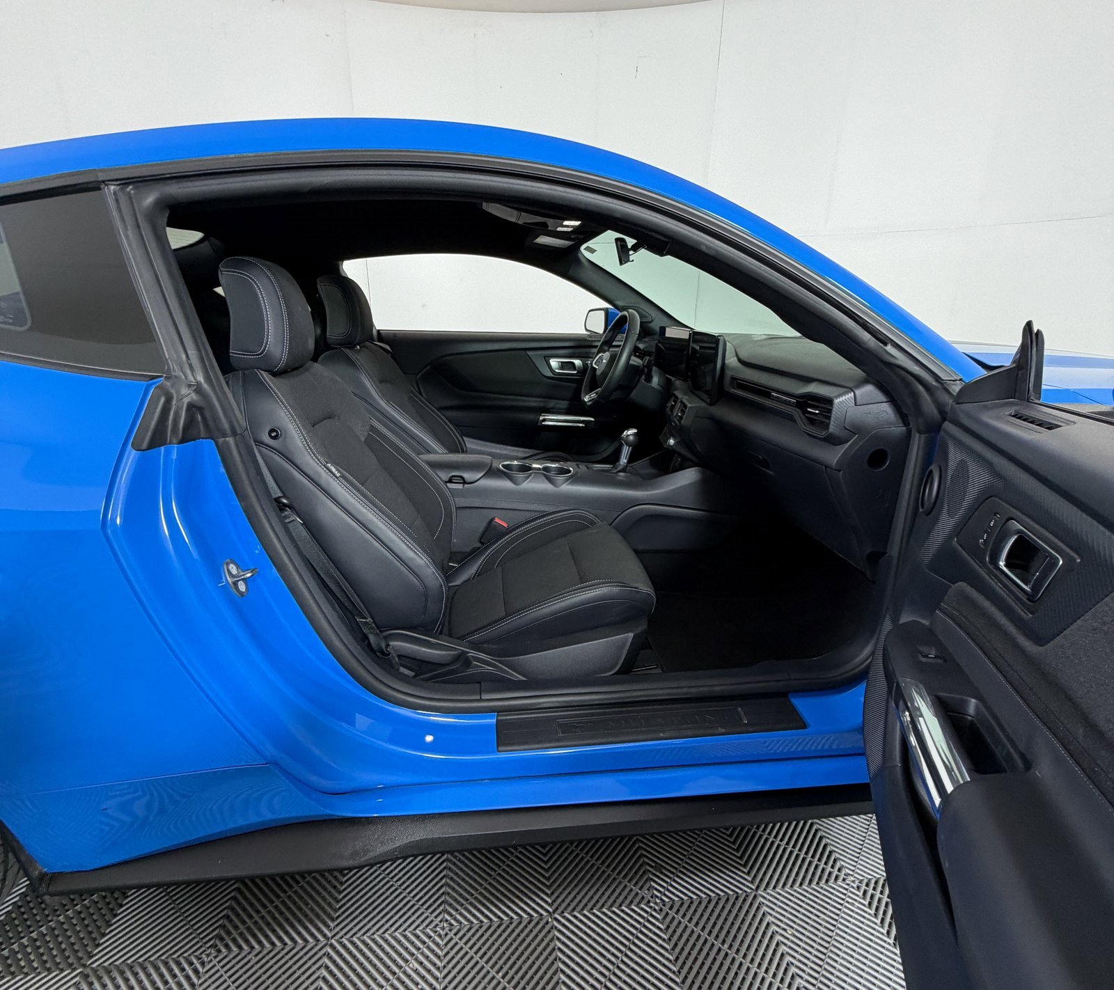 Used 2024 Ford Mustang EcoBoost image 5