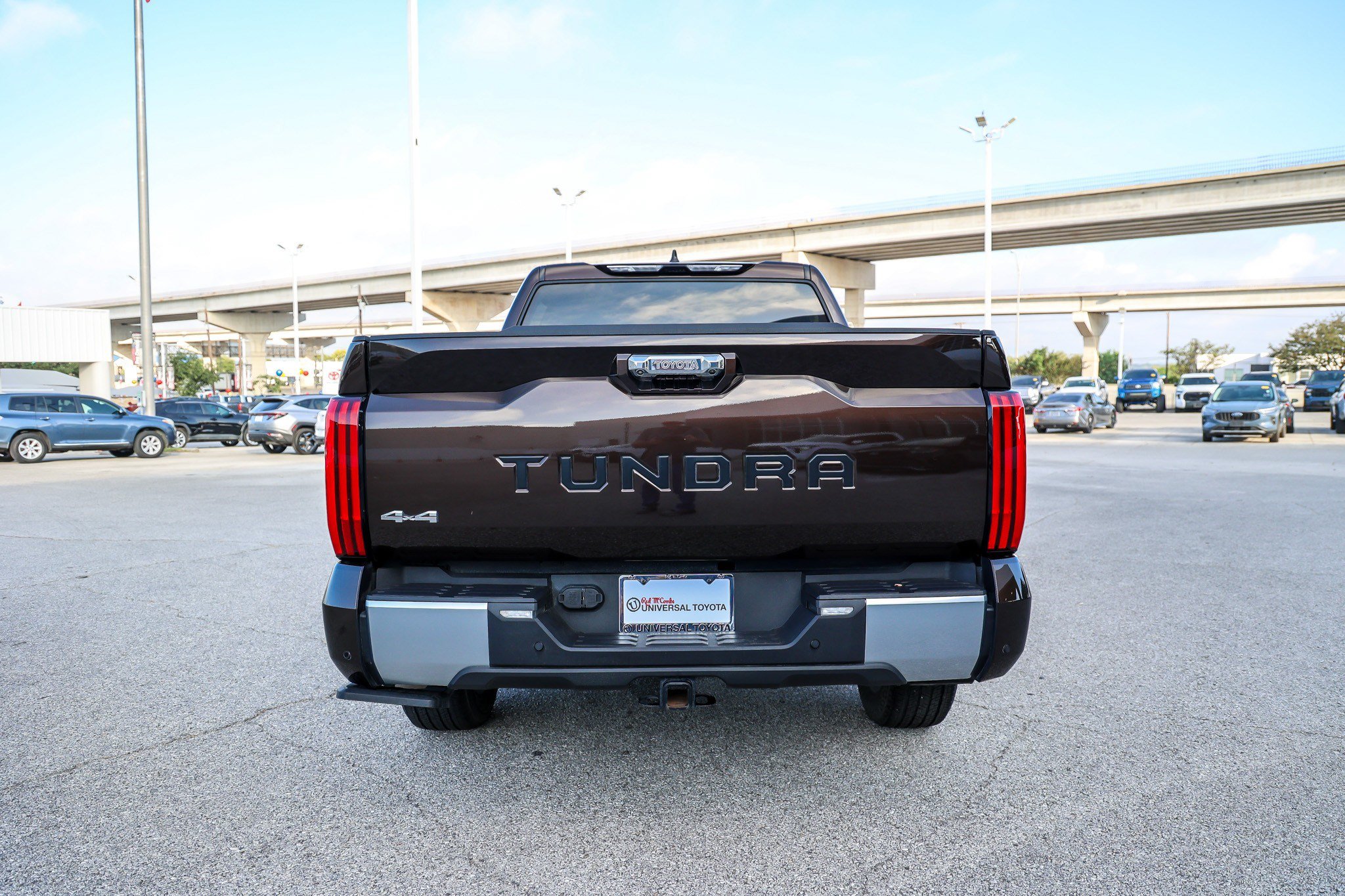 Used 2024 Toyota Tundra Limited w/ Power Package AWD/4WD image 8