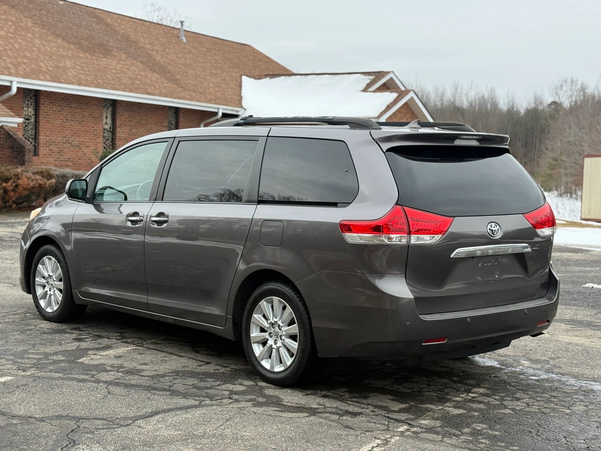 Used 2011 Toyota Sienna Limited w/ Premium Pkg AWD/4WD image 6