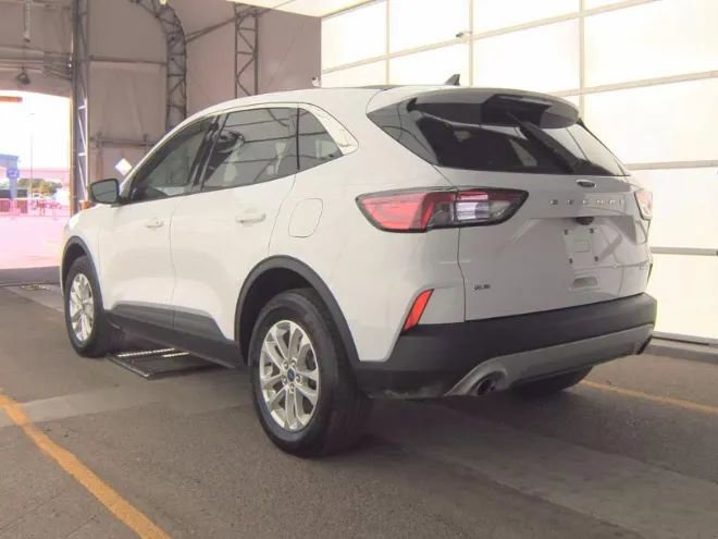 Used 2022 Ford Escape SE AWD/4WD image 2