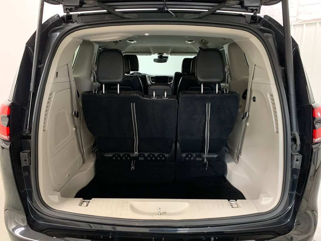 Used 2023 Chrysler Pacifica Touring-L w/ Uconnect Theater Family Group AWD/4WD image 26