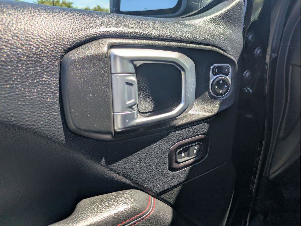 Used 2018 Jeep Wrangler Unlimited Rubicon image 15